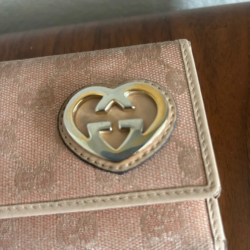 Gucci Pink Monogram Lovely Heart Wallet with Heart Detail - Picture 11 of 13